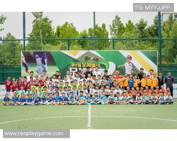 吴磊在绿茵场上展现足球才华成为新一代明星运动员